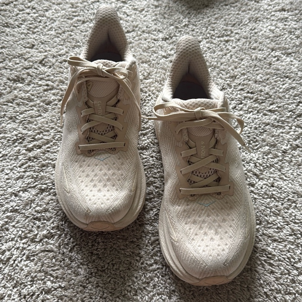 Hoka Women’s Clifton 9